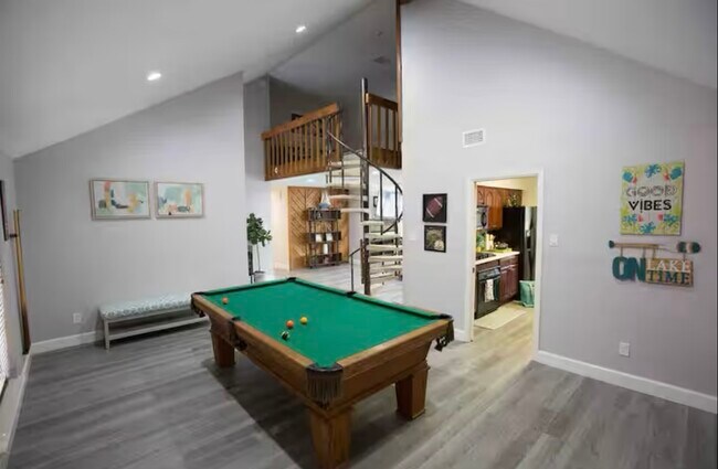 Building Photo - 3007 Willowbend Rd