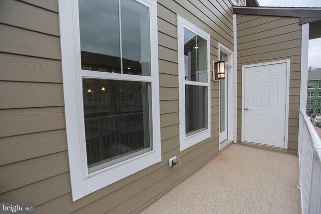 Building Photo - 45132 Kincora Dr