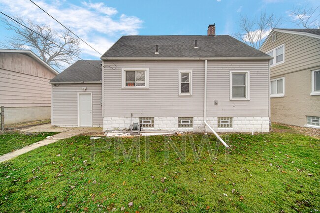 Building Photo - 314 S Jasper St