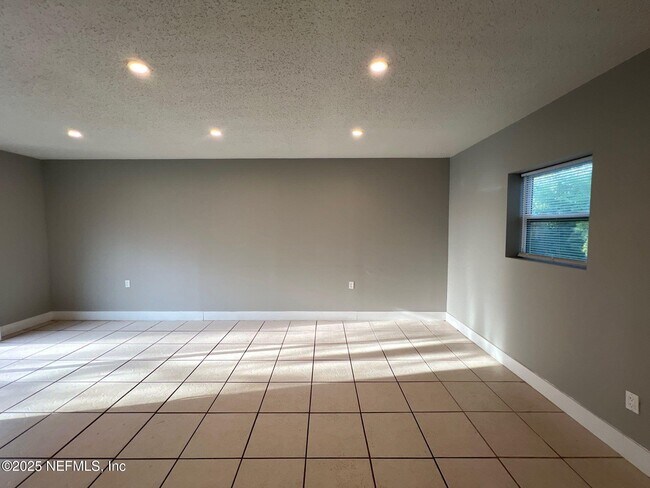 Building Photo - 9028 Castle Blvd