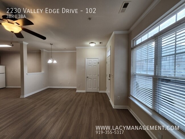 Building Photo - 2230 Valley Edge Dr