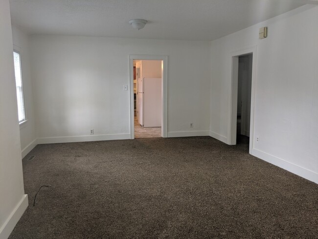 Building Photo - Nice 2-Bedroom Home for Rent in North Central Elkhart