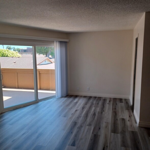 Building Photo - 4901 Heil Ave