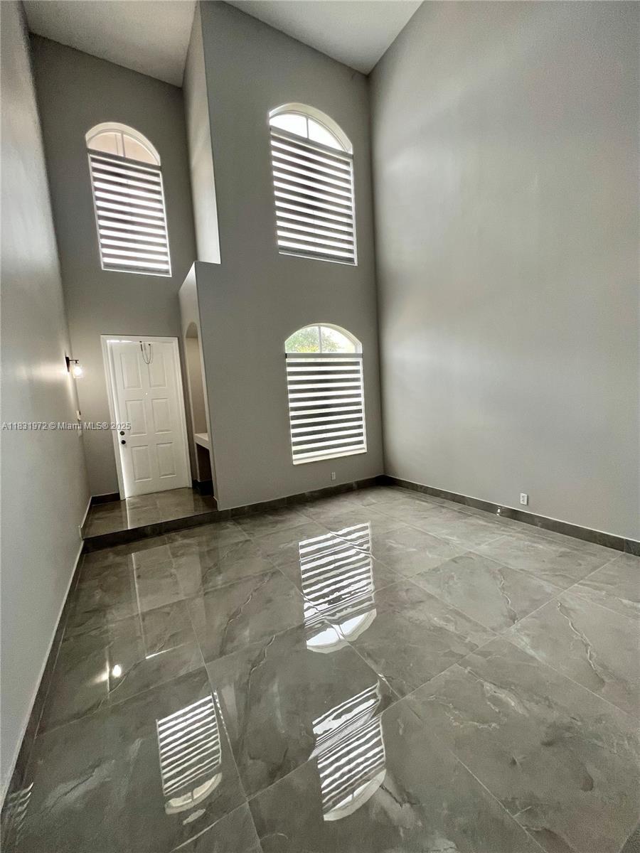 Building Photo - 3810 SW 51st St