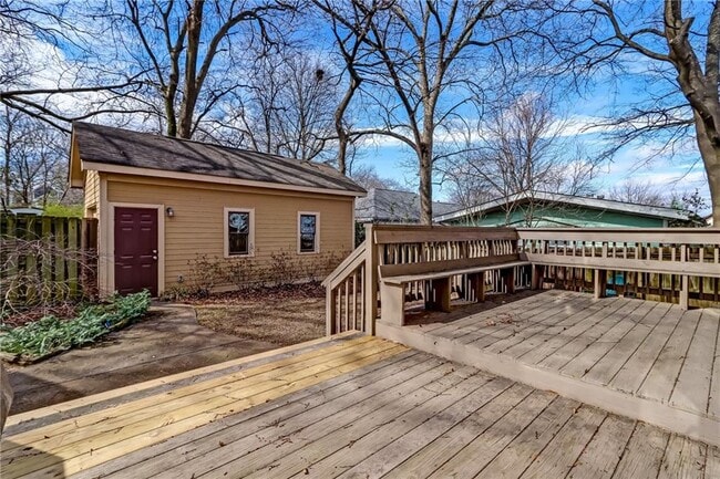 Building Photo - 345 Chastain St SE
