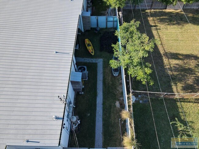 Building Photo - 711 S Shore Dr