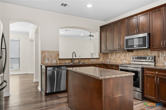 Building Photo - 3401 Castleton Dr