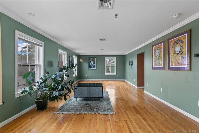 Building Photo - 677 Quinnipiac Ave