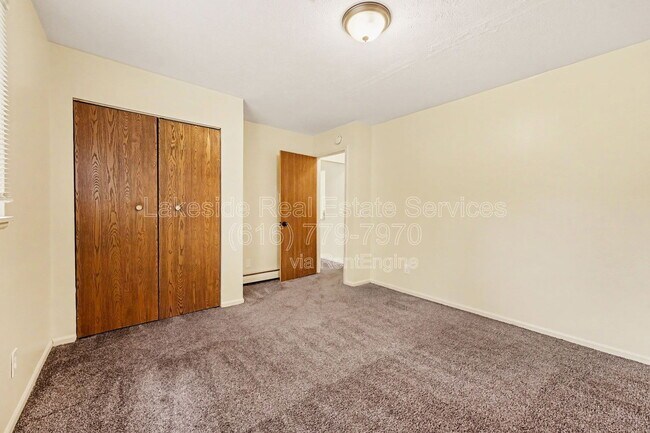 Building Photo - 1015 36th St SW