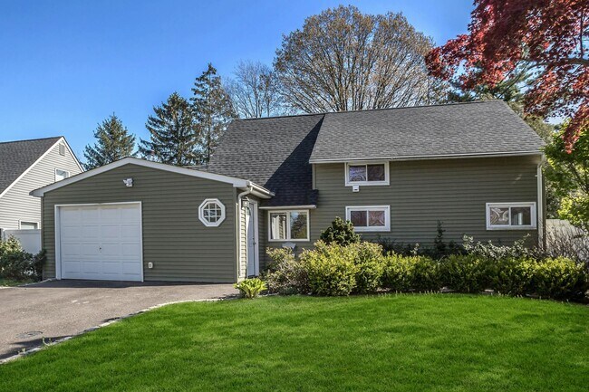Primary Photo - 288 Acre Ln
