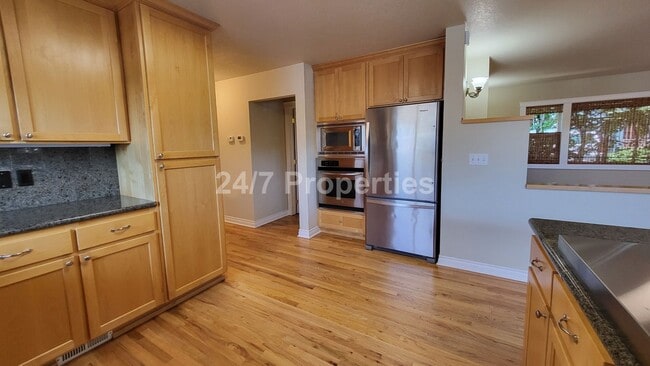 Building Photo - *OPEN HOUSE 6/29* Spacious 4 BD | 3 BA Hom...