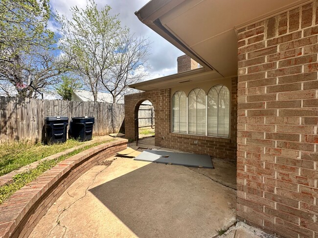 Building Photo - 2 bed unit okc
