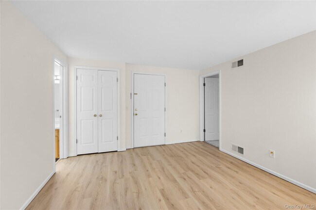 Building Photo - 17 Fairview St