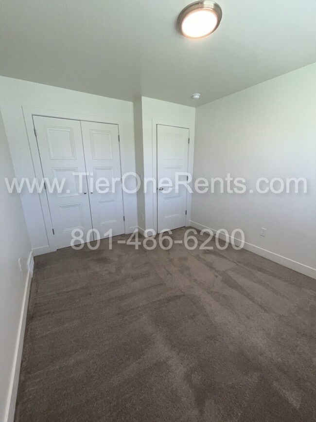 Building Photo - NO DEPOSIT option available for qualified ...