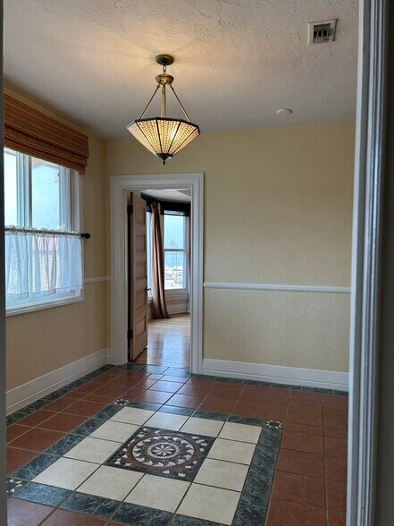 Building Photo - 2329 Curlew St