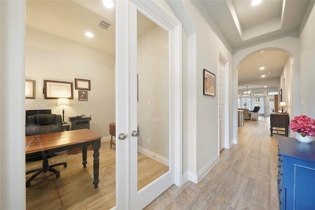 Building Photo - 14947 Scarlet Branch Dr