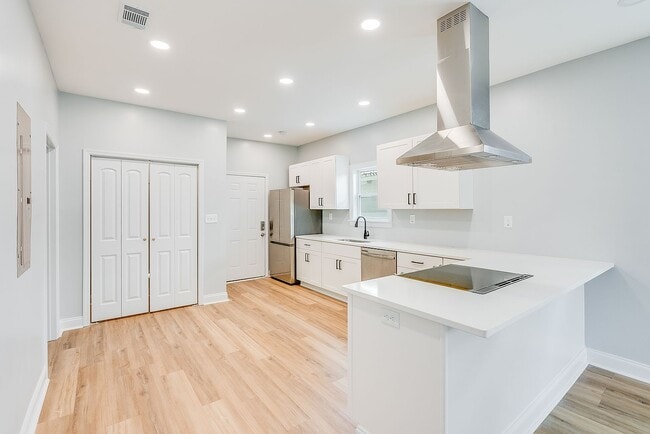 Building Photo - 1228 E Park Ave