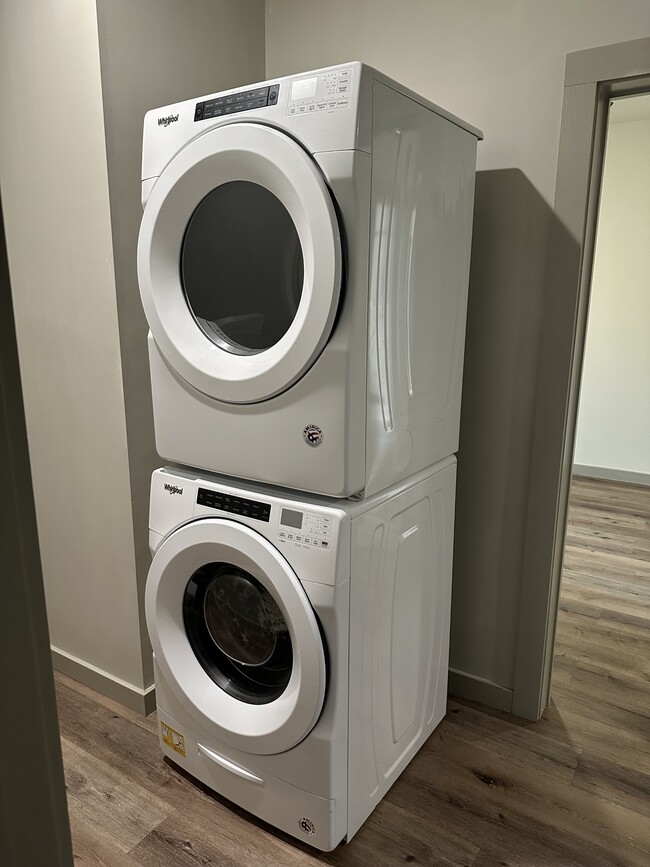 Building Photo - 125 Cayuga St