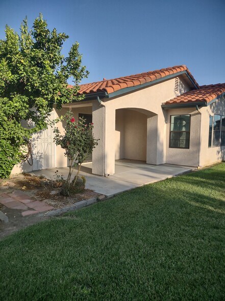 Building Photo - 1061 Mountain View Dr