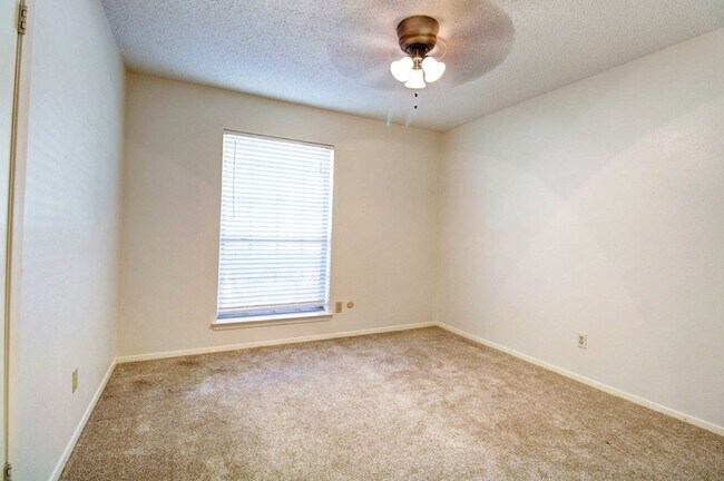 Building Photo - 758 Brighton Ln