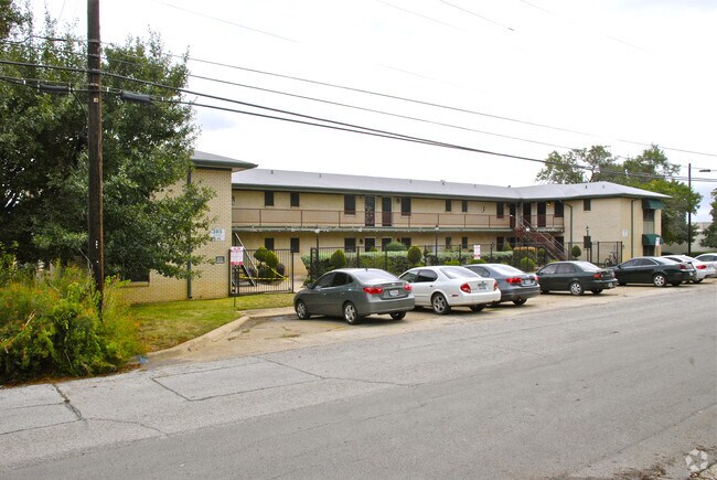 Primary Photo - 305 Summit Ave