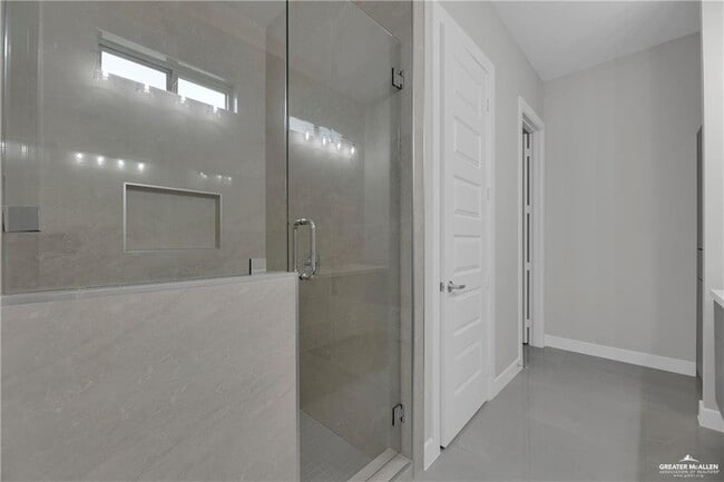 Building Photo - 17 Viola St