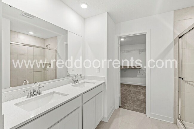 Building Photo - 2224 Boxwood Dr