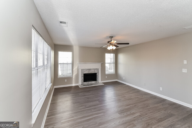 Building Photo - 7949 Mustang Ln