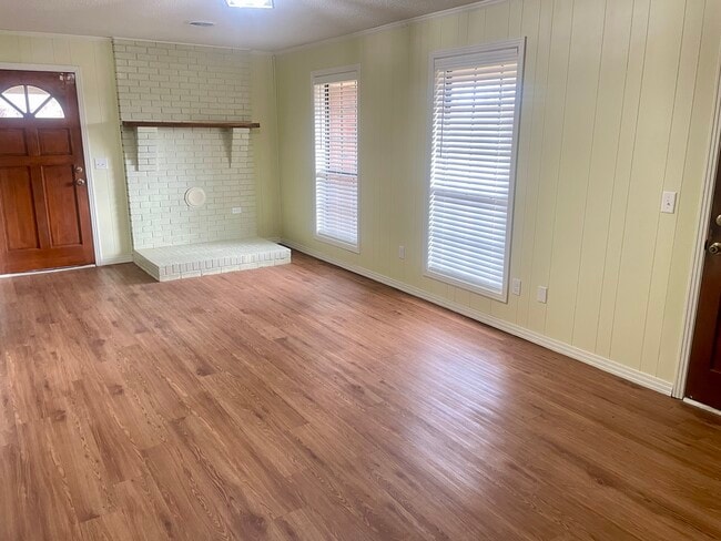 Building Photo - 400 Manchester St