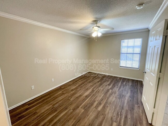 Building Photo - 621 N Elkhart Ave