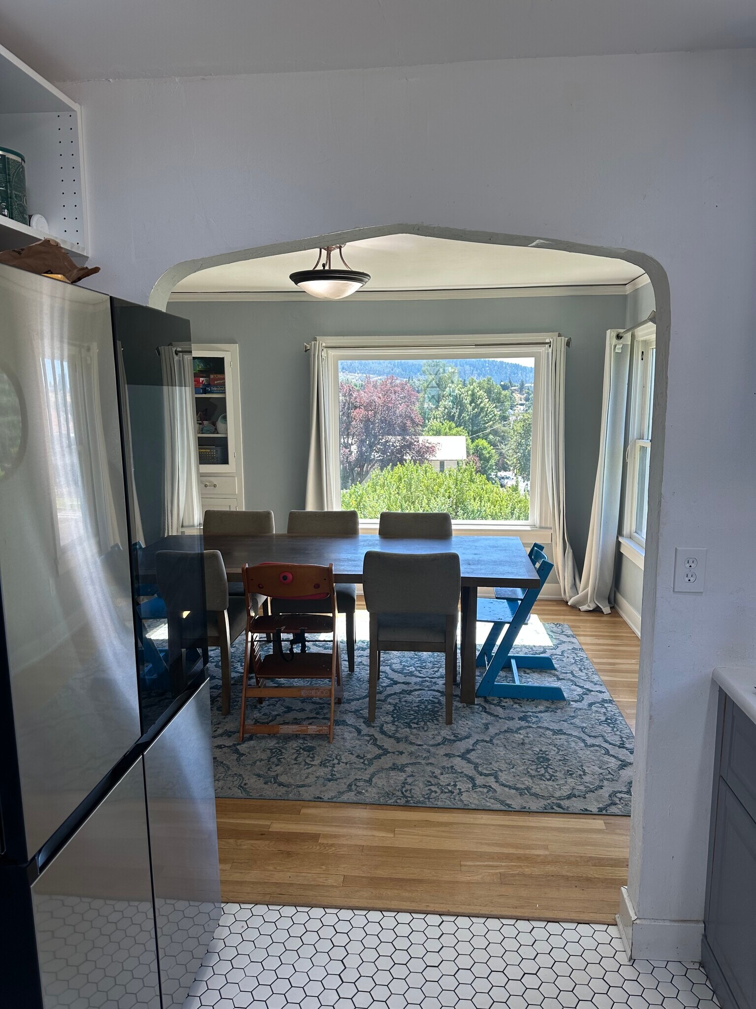 Kitchen looking into dining room - 1045 Pacific Ter