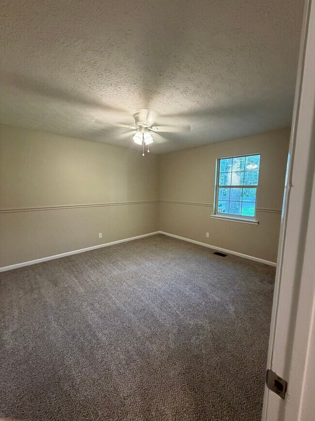 Building Photo - 3633 Thomasville Rd