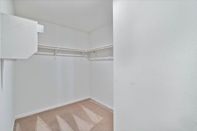 Building Photo - 516 Peony Ct