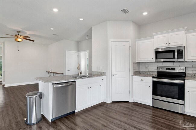 Building Photo - 12295 Pinfish Rd