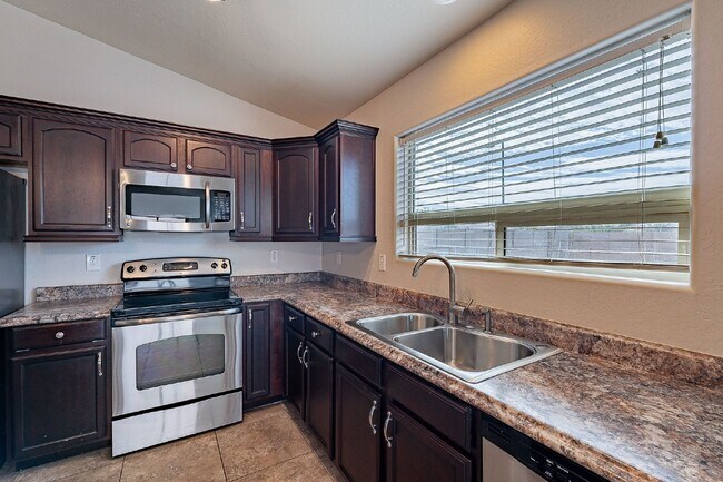 Building Photo - 5054 S 235th Dr