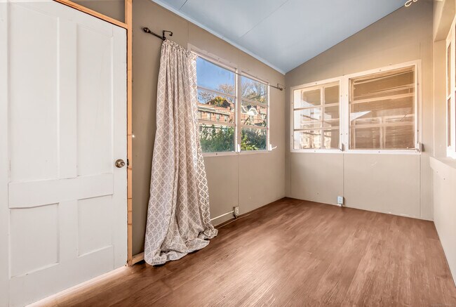 Building Photo - 236 Wood St