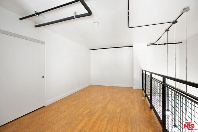 Building Photo - 253 S Broadway