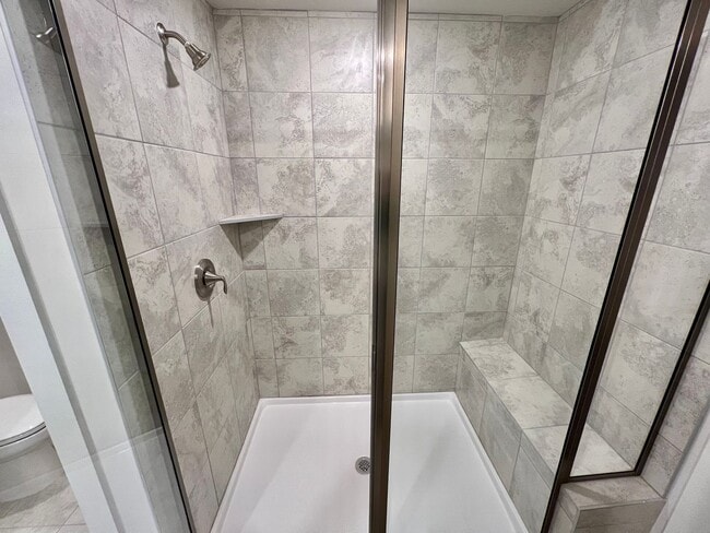 Building Photo - 5 Bed, 3.5 Bath Home w/ 2 Car Garage in Harvest Point