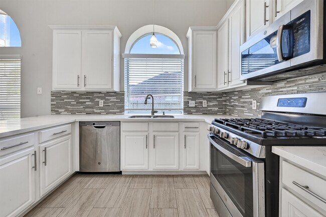 Building Photo - 17711 Shelby Oaks Cir