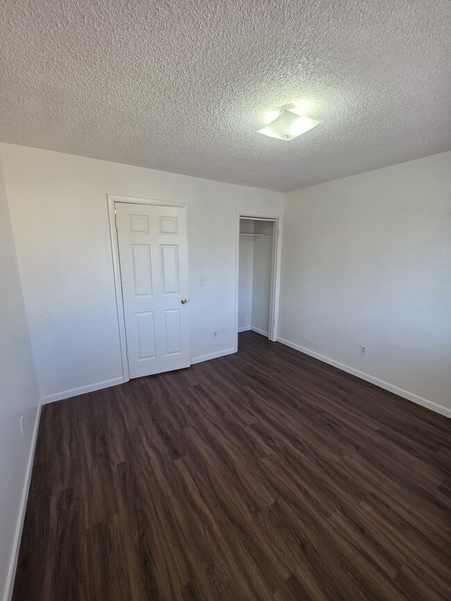 Building Photo - 487 Tracy Dr