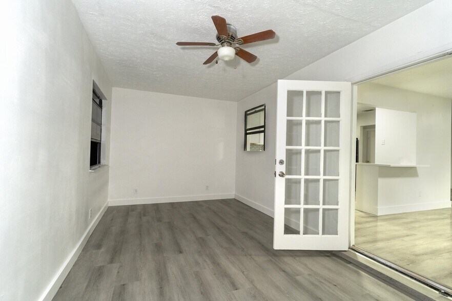 Building Photo - 1181 SW Sarto Ln