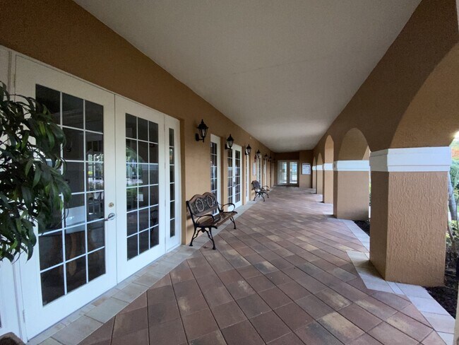 Building Photo - 1810 Florida Club Cir