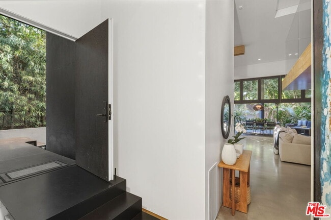 Building Photo - 1849 Fox Hills Dr