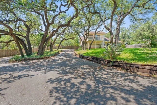 Building Photo - 709 Show Low Ct