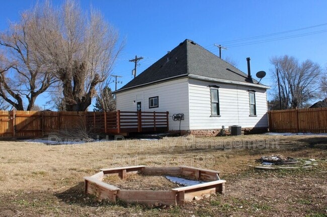 Building Photo - 489 E Center St