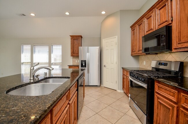 Building Photo - 26006 Palmdale Estate Dr