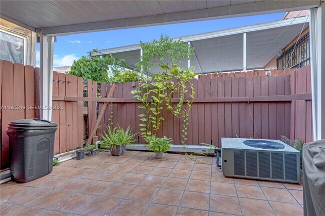 Building Photo - 1758 W 58th St