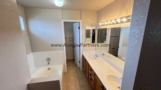 Building Photo - Three Bedroom In East Pointe Estates II