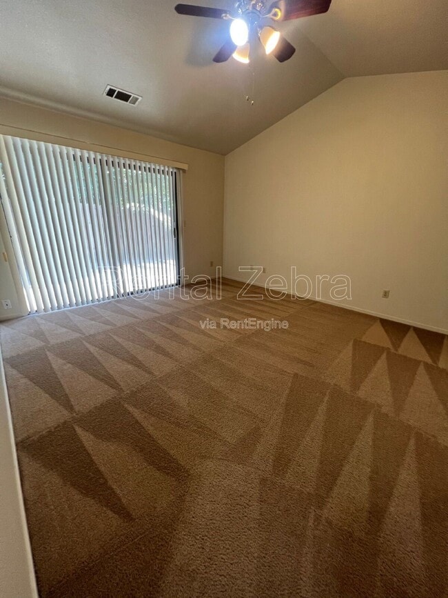 Building Photo - 3068 W Queens Cir