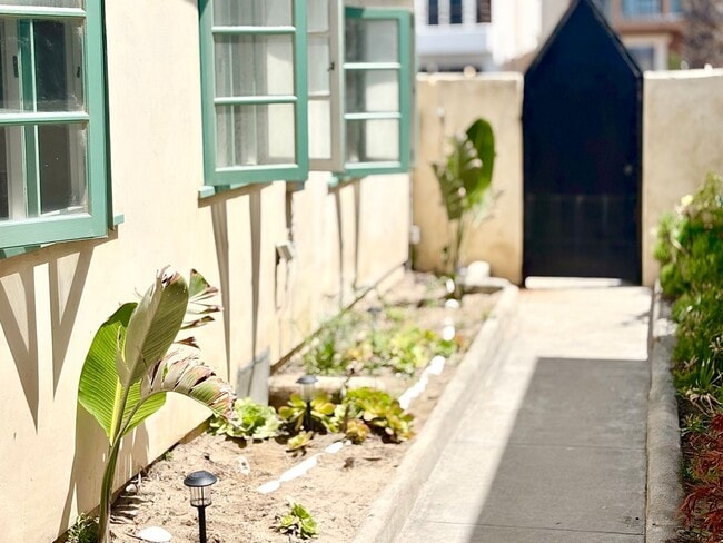 Building Photo - 1205 Ocean Dr